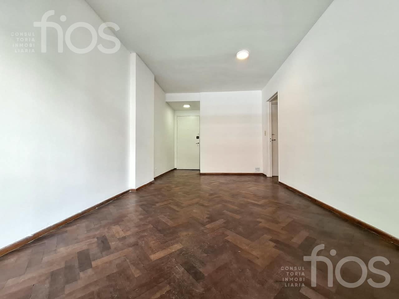 Foto de VENTA DEPARTAMENTO DE 2 DORMITORIOS CON BALCON Y PATIO EN BARRIO CENTRO, imagen 4