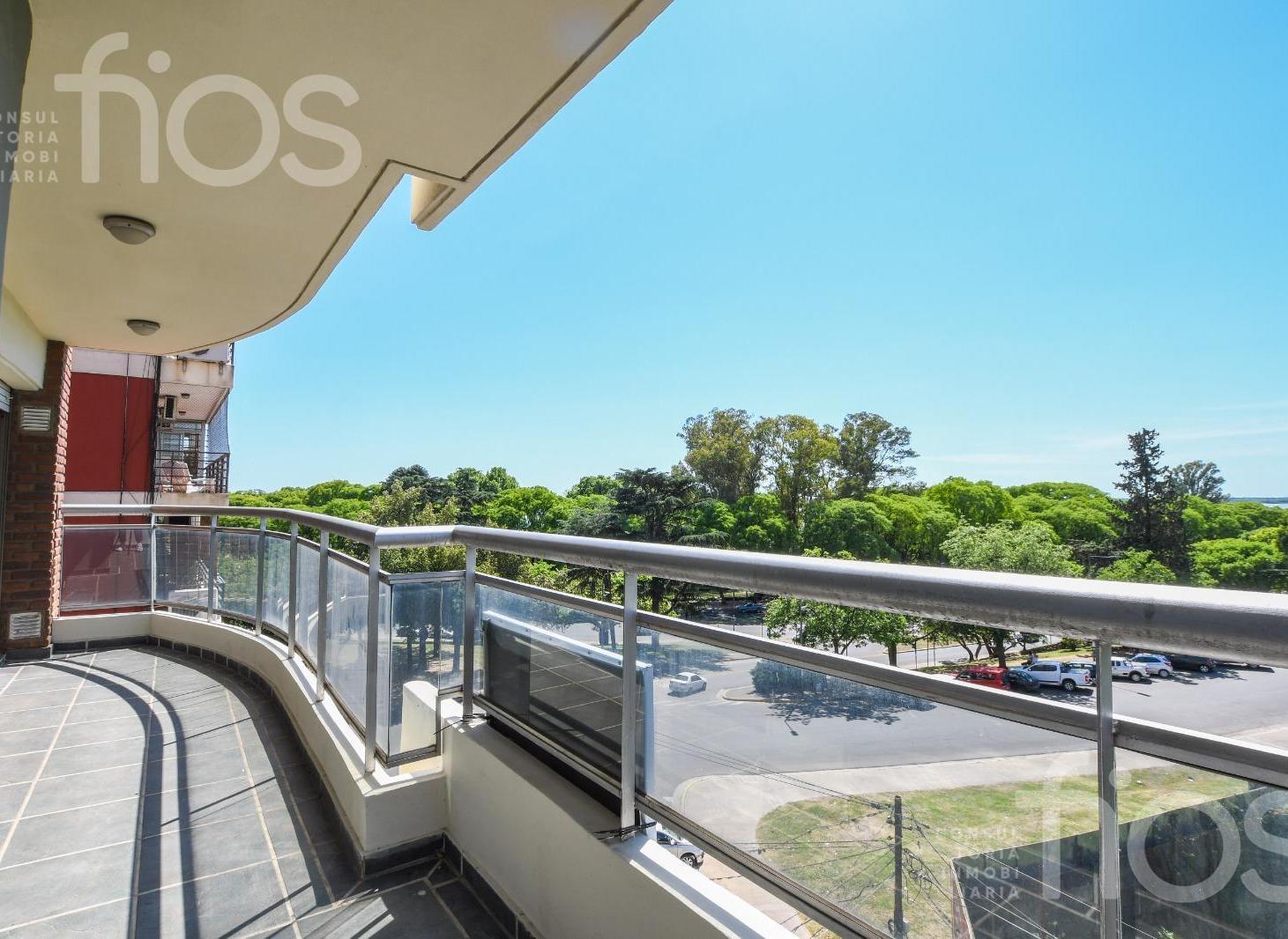 Foto de VENTA DEPARTAMENTO EN PISO EXCLUSIVO DE TRES DORMITORIOS CON BALCON Y, imagen 2