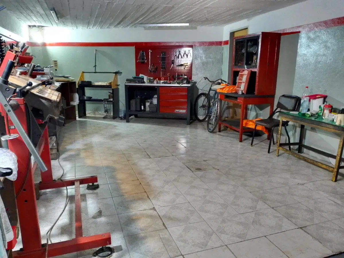 Bodega-Galpón de 352 m² en venta en Villa Lynch 5