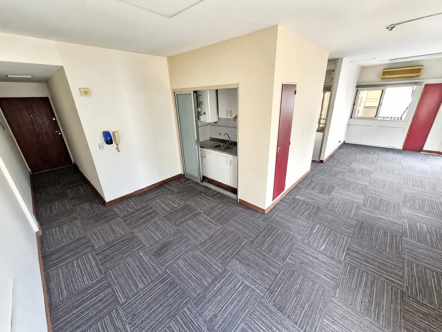 VENTA OFICINA BELGRANO BALCON OCHAVA EXPENSAS BAJAS LUMINOSO 3