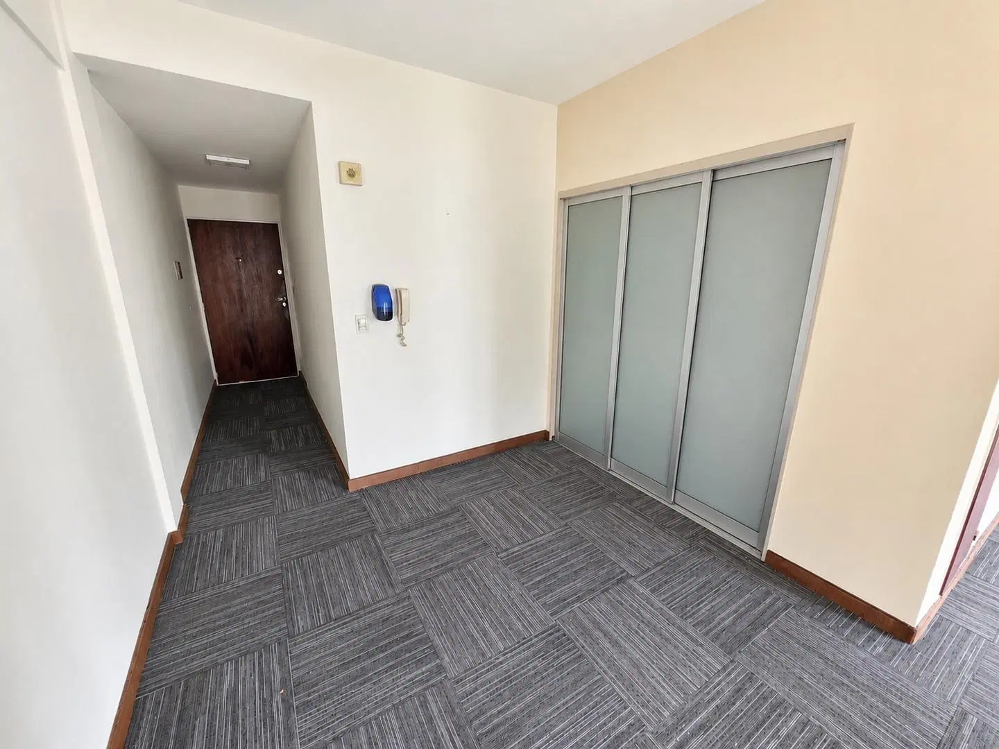 VENTA OFICINA BELGRANO BALCON OCHAVA EXPENSAS BAJAS LUMINOSO 4