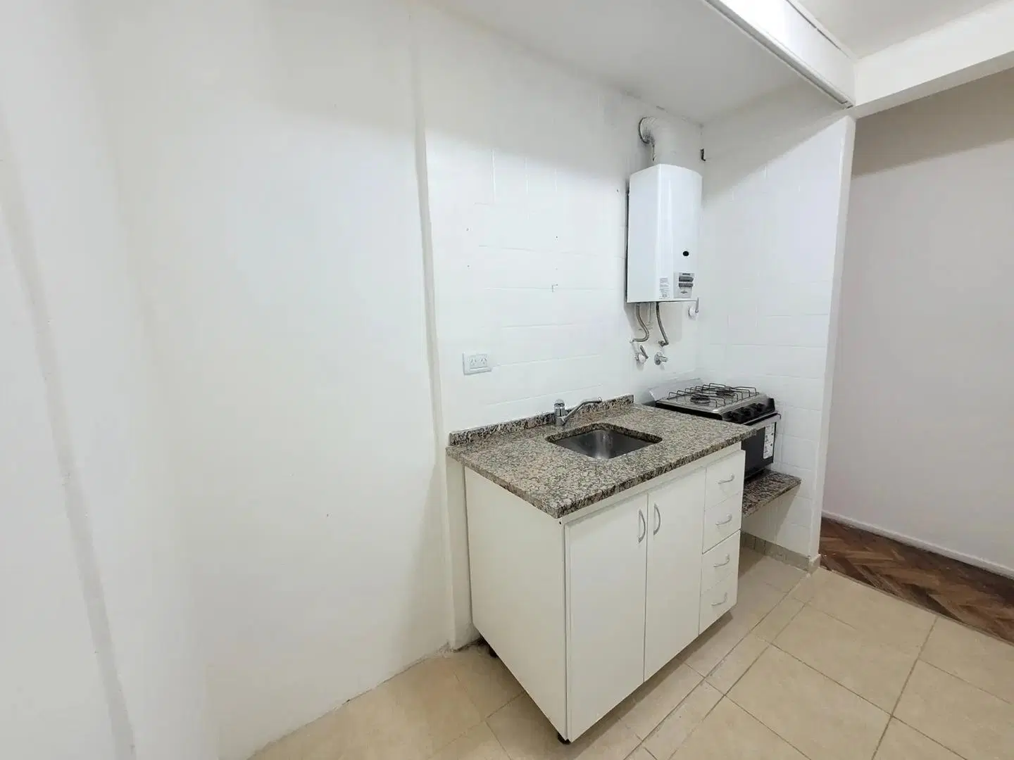 ALQUILER MICROCENTO 2 AMBIENTES, LIVING COMEDOR, PATIO 2