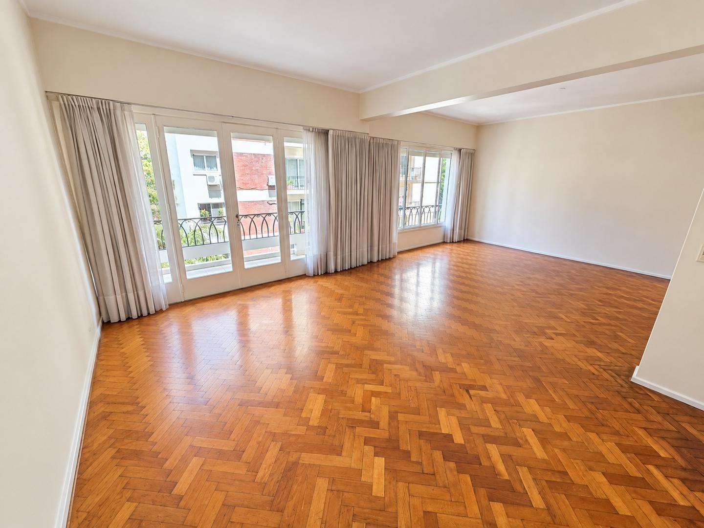 Foto de RECOLETA 4 AMB SIN MUEBLES | VISTA A PLAZA VICENTE LÓPEZ, imagen 2