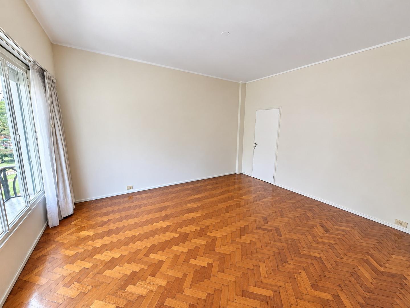 Foto de RECOLETA 4 AMB SIN MUEBLES | VISTA A PLAZA VICENTE LÓPEZ, imagen 4