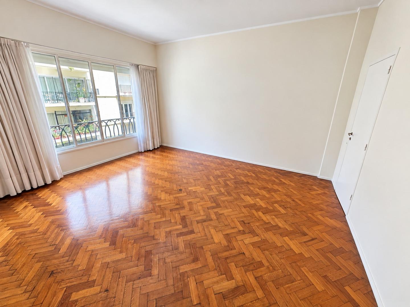 Foto de RECOLETA 4 AMB SIN MUEBLES | VISTA A PLAZA VICENTE LÓPEZ, imagen 5