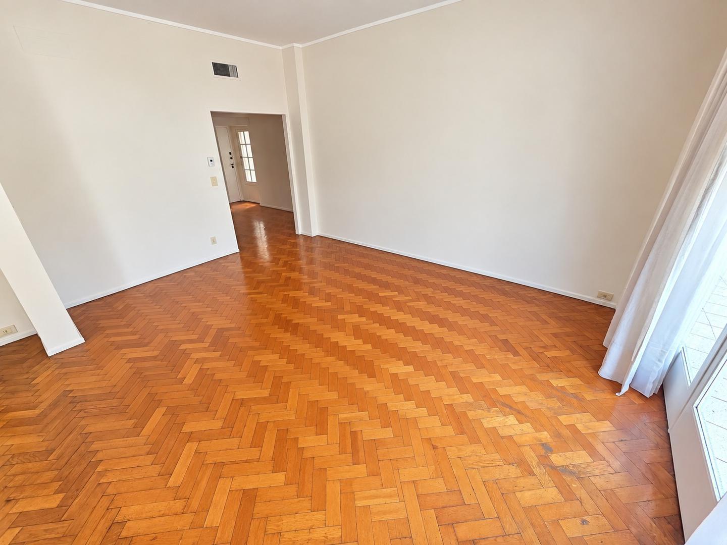 Foto de RECOLETA 4 AMB SIN MUEBLES | VISTA A PLAZA VICENTE LÓPEZ, imagen 3