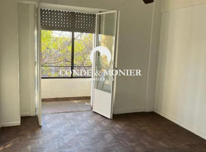 Venta, 3 ambientes al frente con balcon. Parque Chacabuco. 4