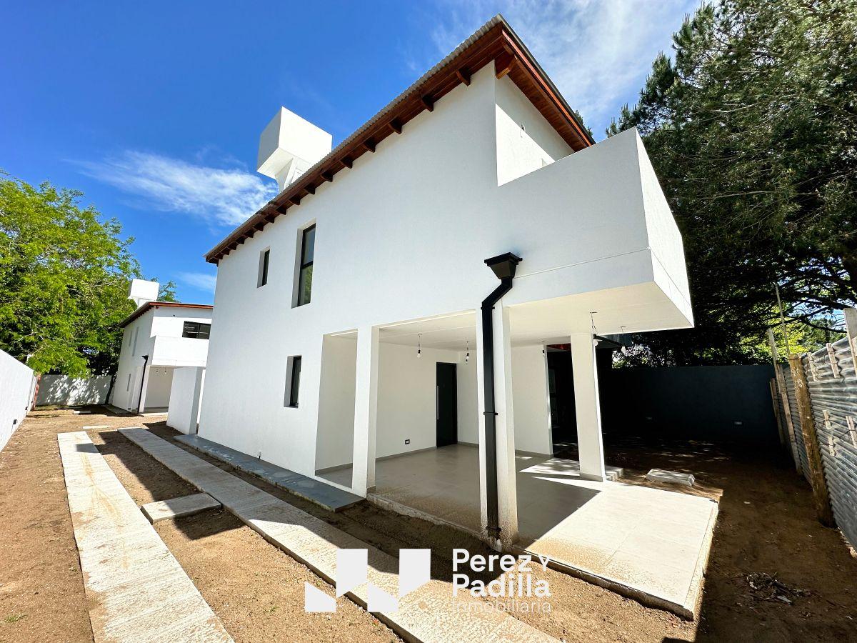 Casa 4 ambientes en PH con patio, estacionamiento y terraza - A ESTRENAR - barrio San Rafael