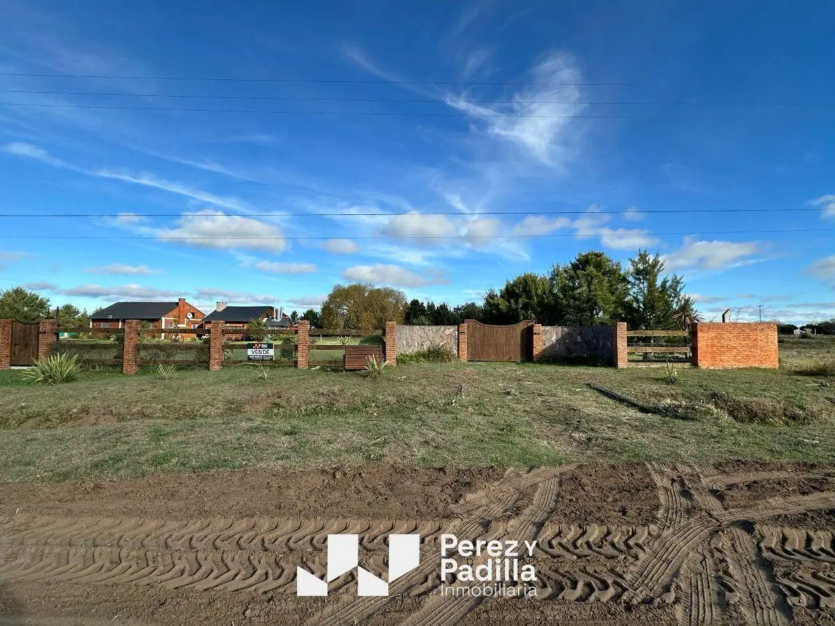 Ideal terreno de 3.750 M2 en La Esmeralda a 7 cuadras de Av. Galo - Pavón (lado Sur) 2