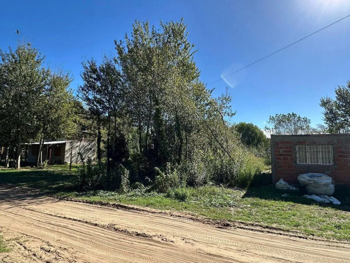 Terreno de 323 M2 - Paraje Pavon (Lado norte - garita 5) a una cuadra de Av. Galo 2