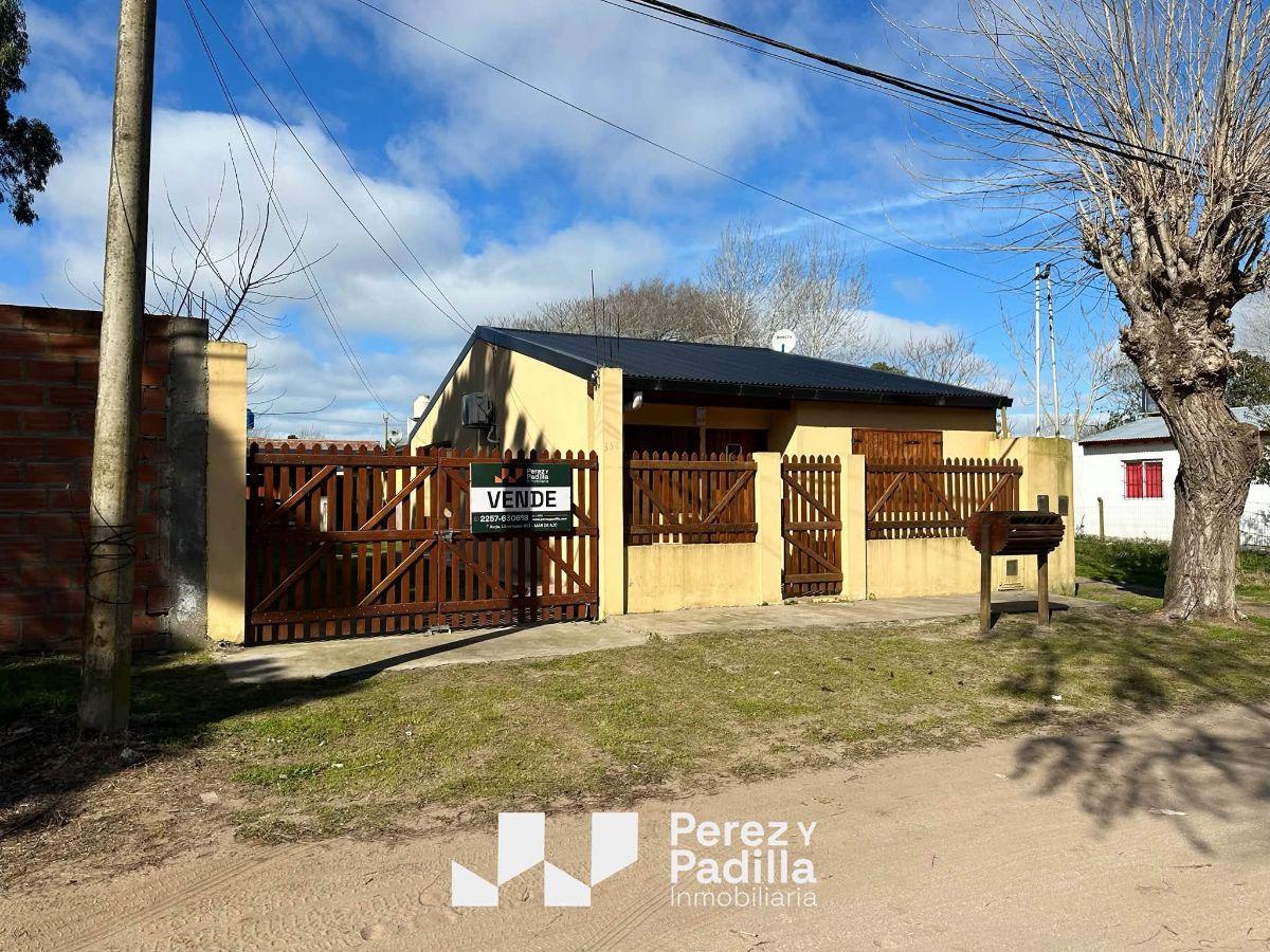 Foto de 3 casas amobladas sobre terreno de 425 m2 - venta en block, imagen 2