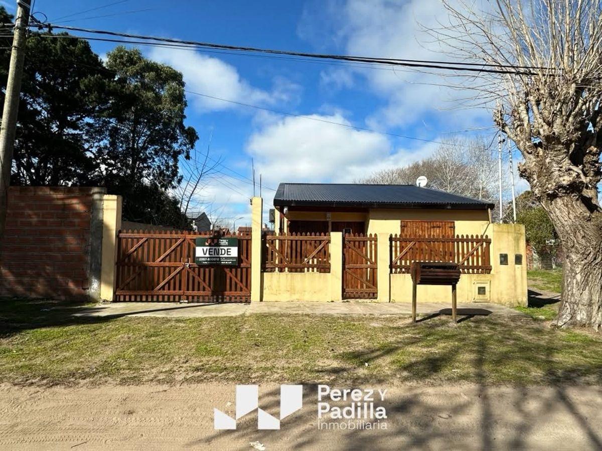 Foto de 3 casas amobladas sobre terreno de 425 m2 - venta en block, imagen 1