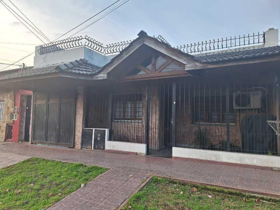 Casa de 140m2, 3 Ambientes con Cochera! Morón Sur Apto Credito