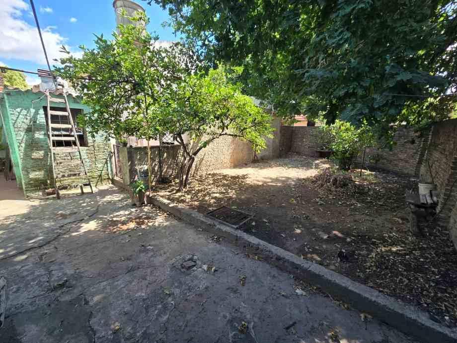 Casa con 300 m² en venta en Morón, 5 dormitorios