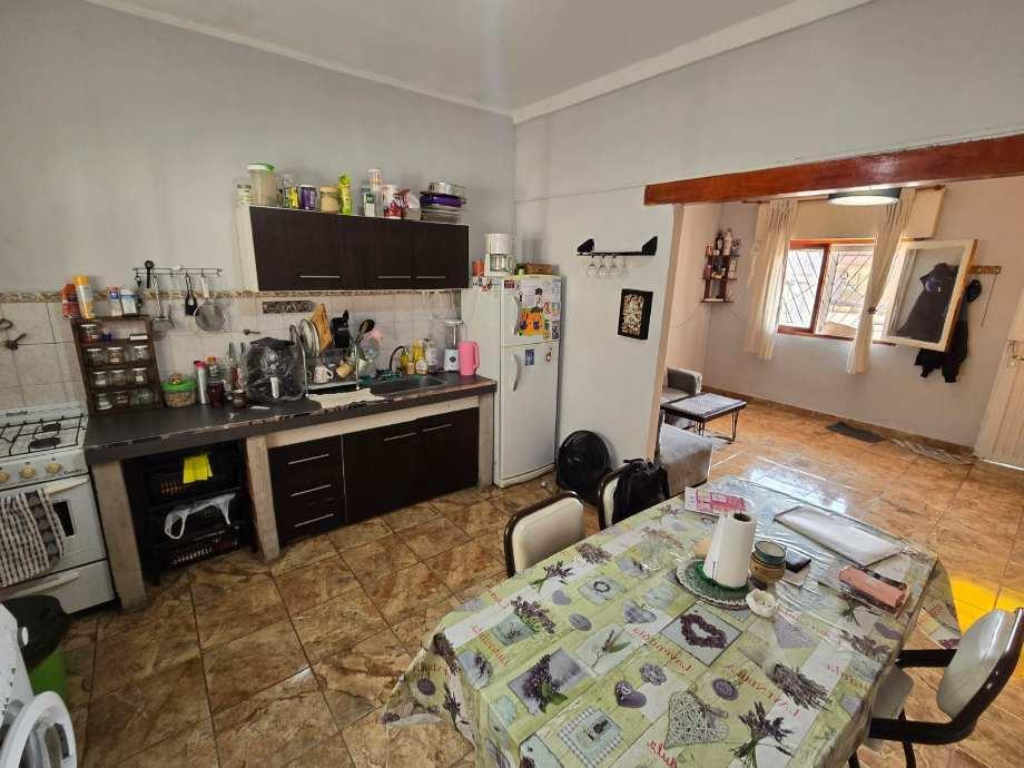 CASA DE 2 PLANTAS MORON