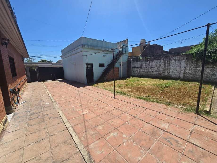 Venta de Casa + Galpon + Local. Moron. 2 Lotes Unificados 4