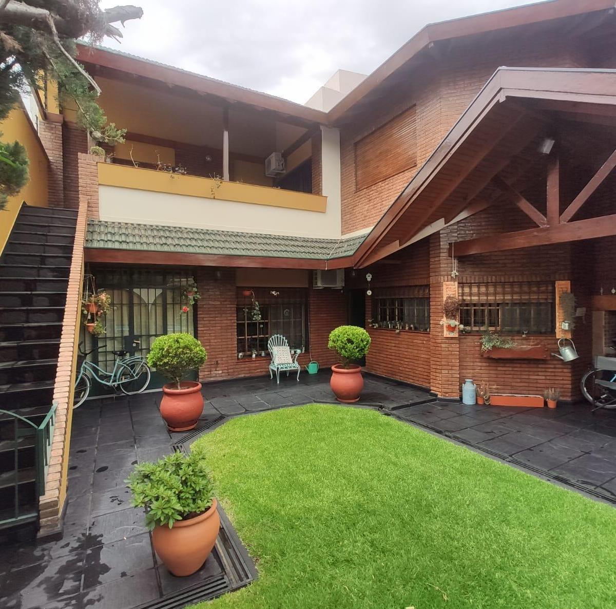 Hermoso Chalet en Venta - Morón 4