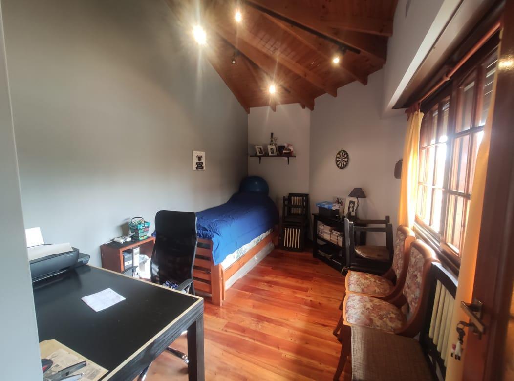 Hermoso Chalet en Venta - Morón 2