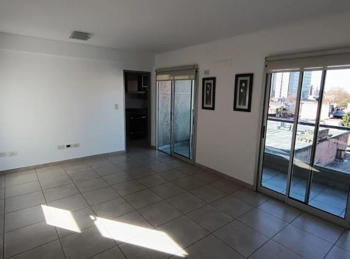 Departamento 2 Ambientes en 4º Piso al Frente con Cochera - Morón Centro 2