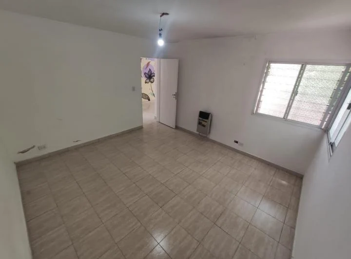 PH 3 Ambientes con Patio Interno – Alquiler en Morón Centro  3