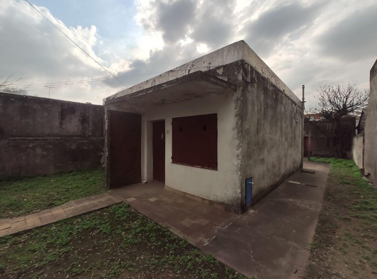 Casa a Refaccionar en lote propio Moron