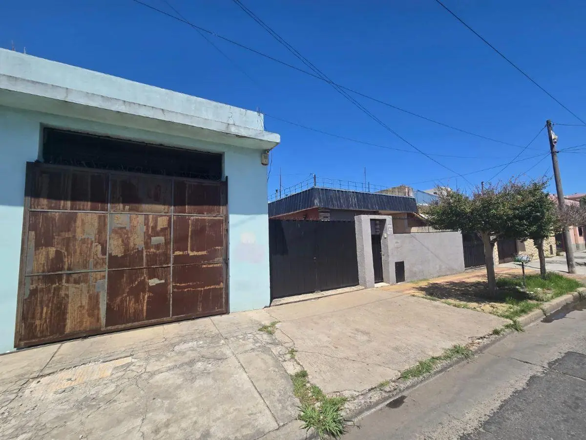 VENTA DE CASA + GALPON + LOCAL. MORON. 2 LOTES UNIFICADOS 3