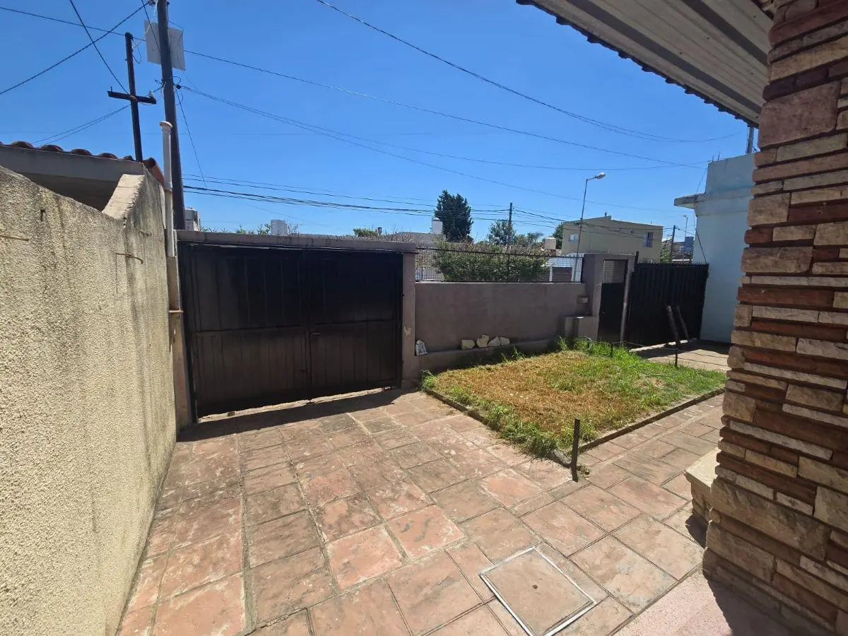 VENTA DE CASA + GALPON + LOCAL. MORON. 2 LOTES UNIFICADOS 2