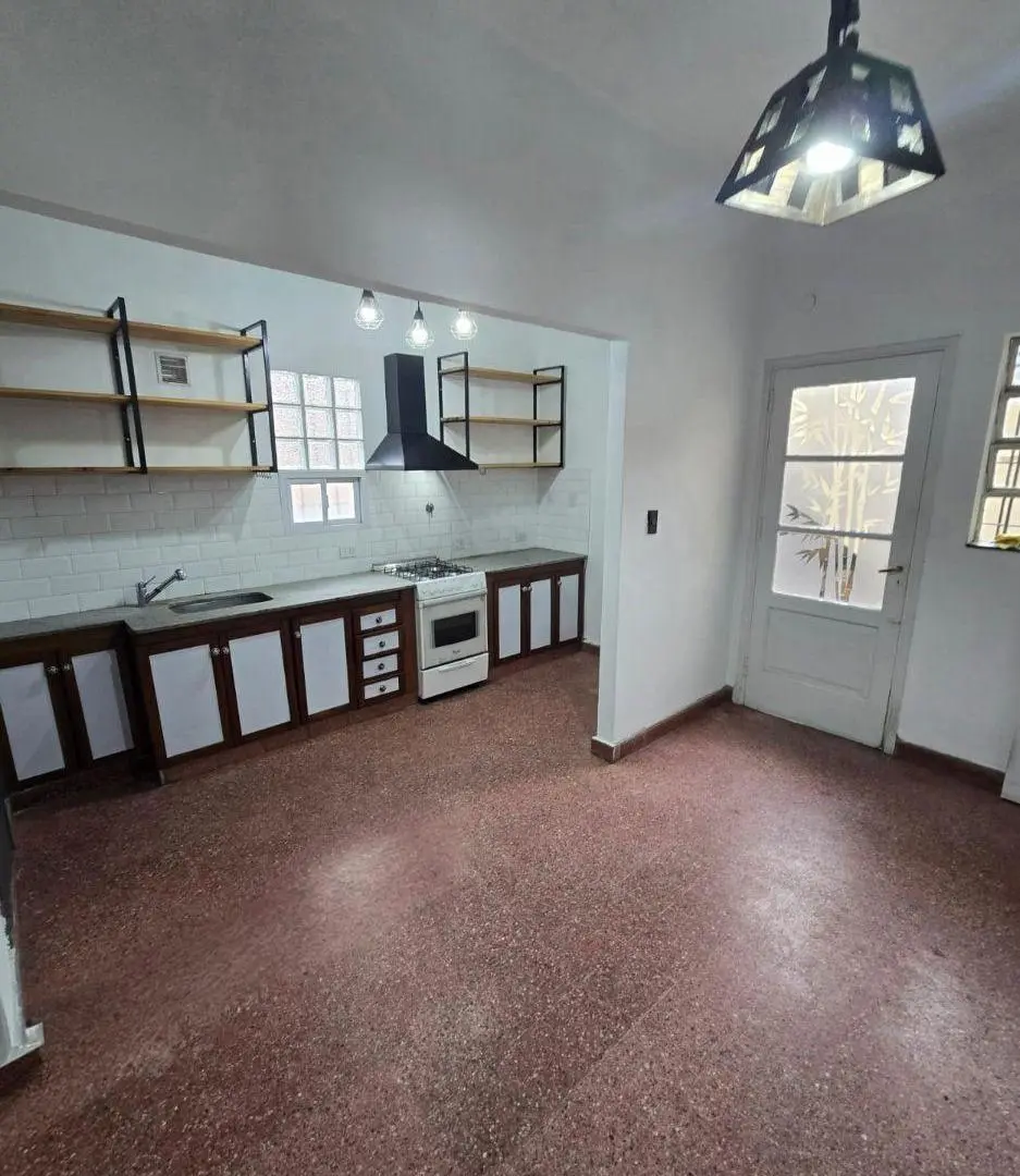 Casa 2 Dorm Quincho y Parrilla. Alquiler en Morón Centro 2