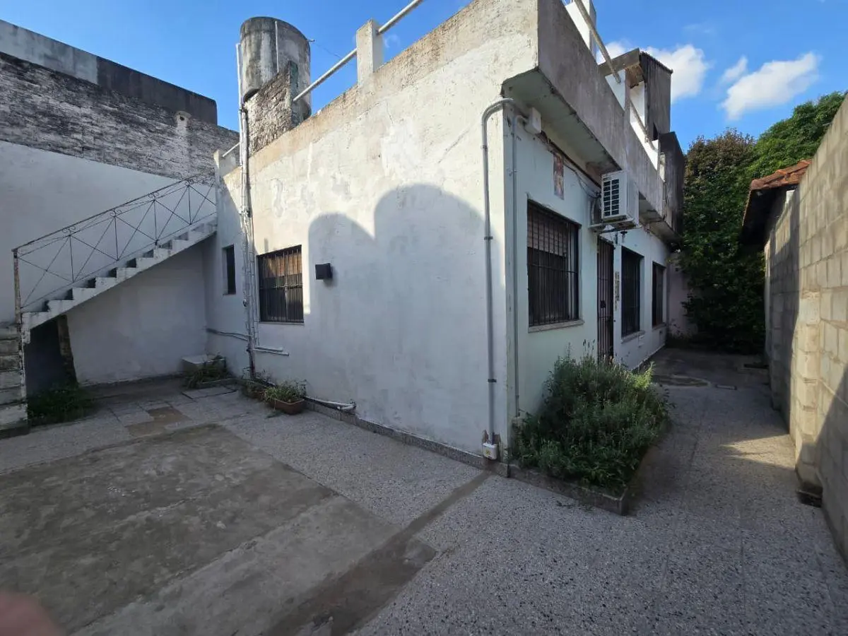 Casa en Alquiler Moron Cochera Ambientes Amplios 4