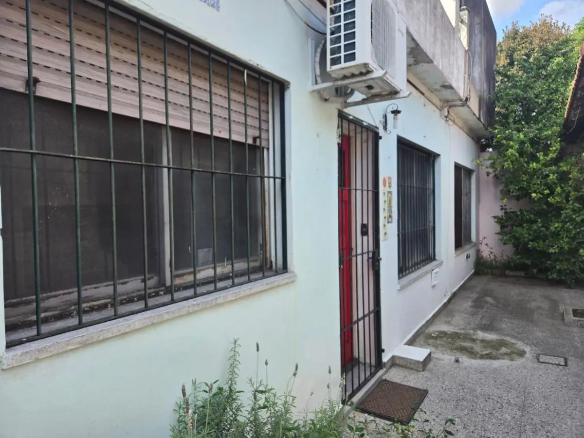 Casa en Alquiler Moron Cochera Ambientes Amplios 2