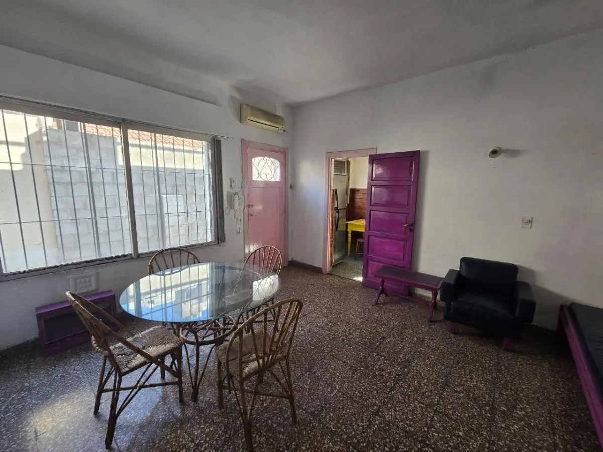 Casa en Alquiler Moron Cochera Ambientes Amplios 3