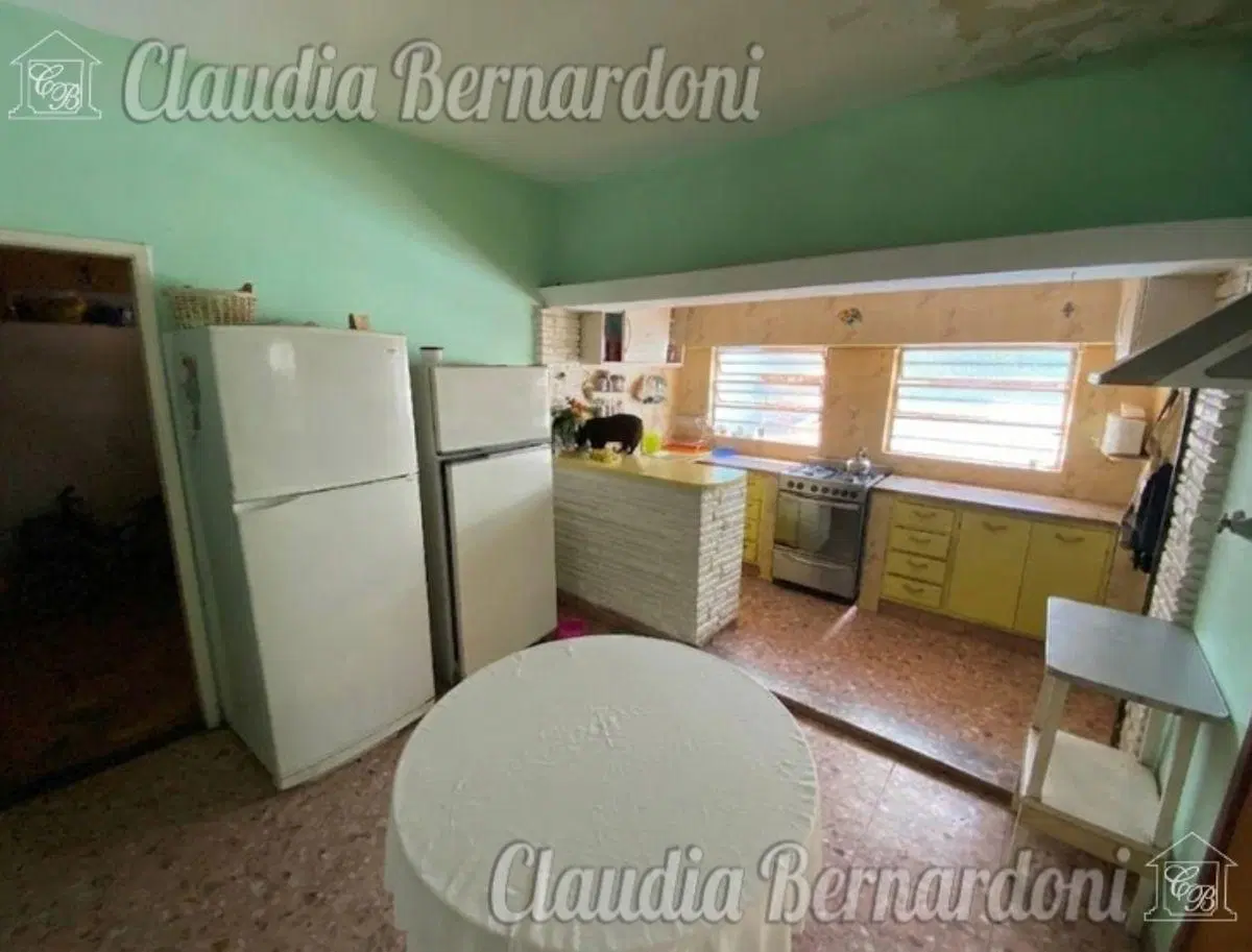 Casa con 2 dormitorios de 210 m² en venta, Morón 1