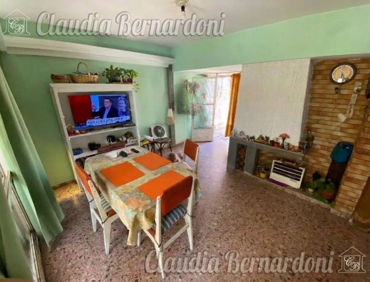 Casa con 2 dormitorios de 210 m² en venta, Morón 3