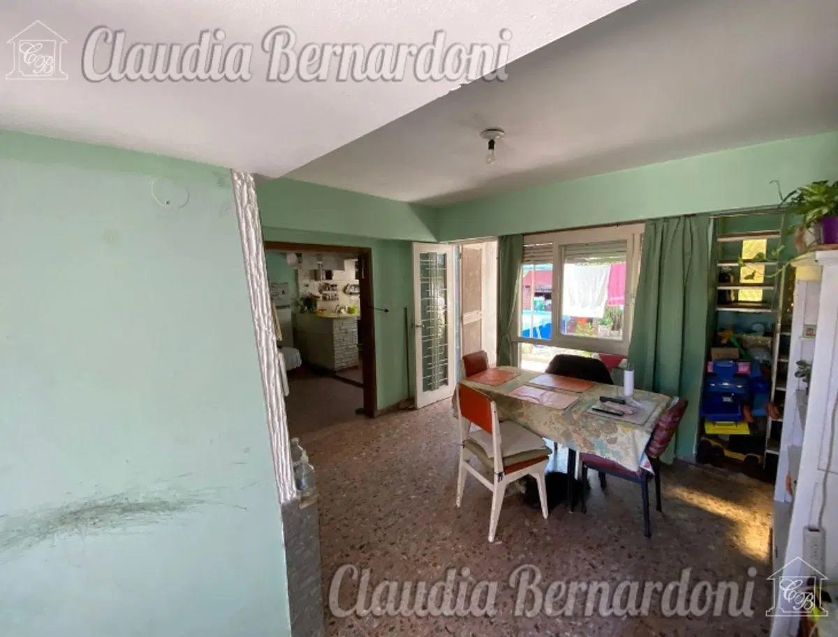 Casa con 2 dormitorios de 210 m² en venta, Morón 5