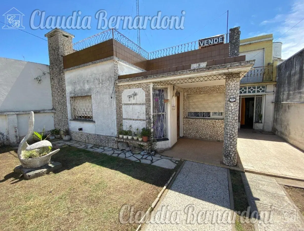 Casa con 2 dormitorios de 210 m² en venta, Morón 2