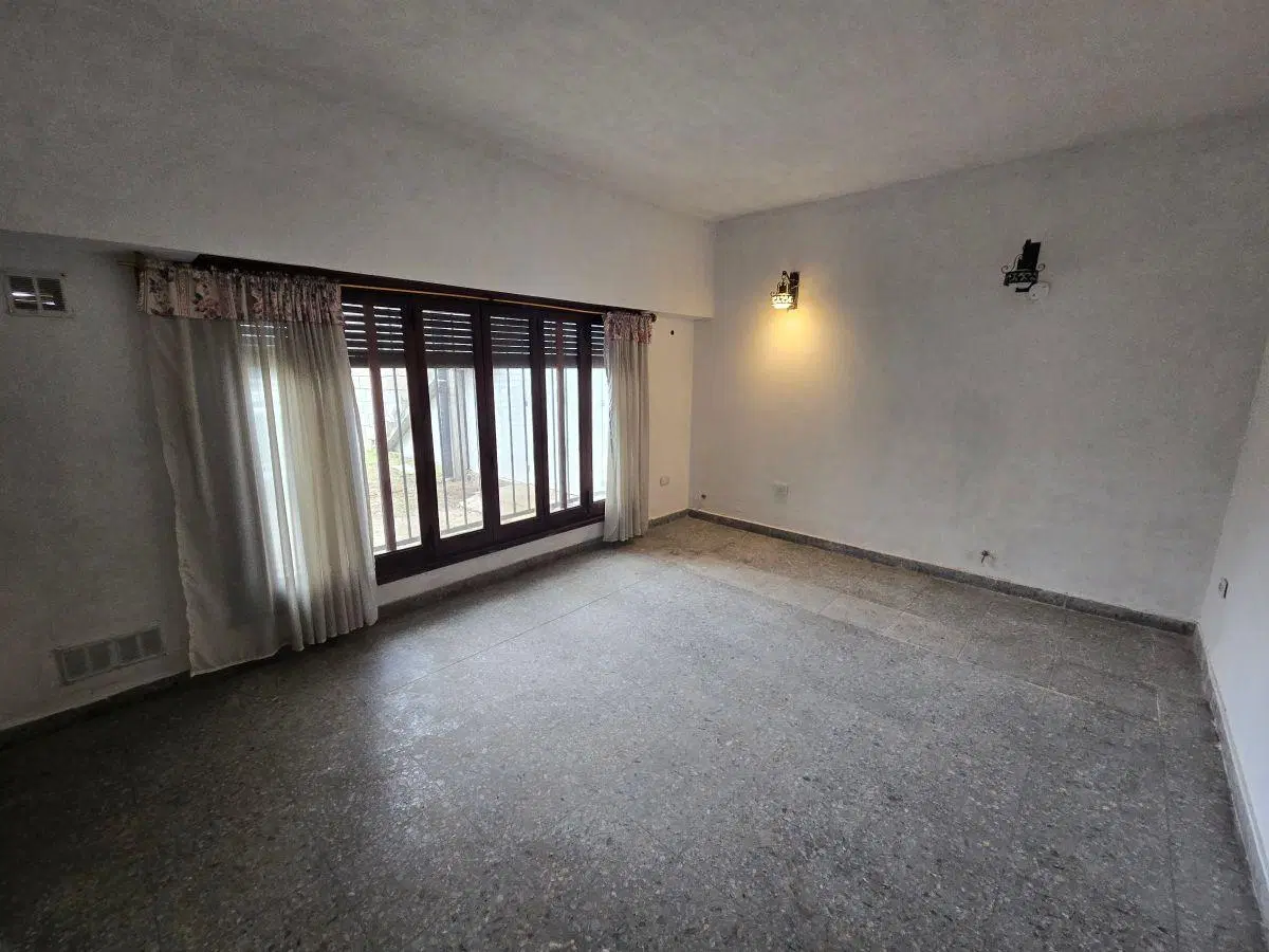 Casa Ph 70m2 Al Frente Con Cochera, Jardin y Baulera, Alquiler Moron Sur 1