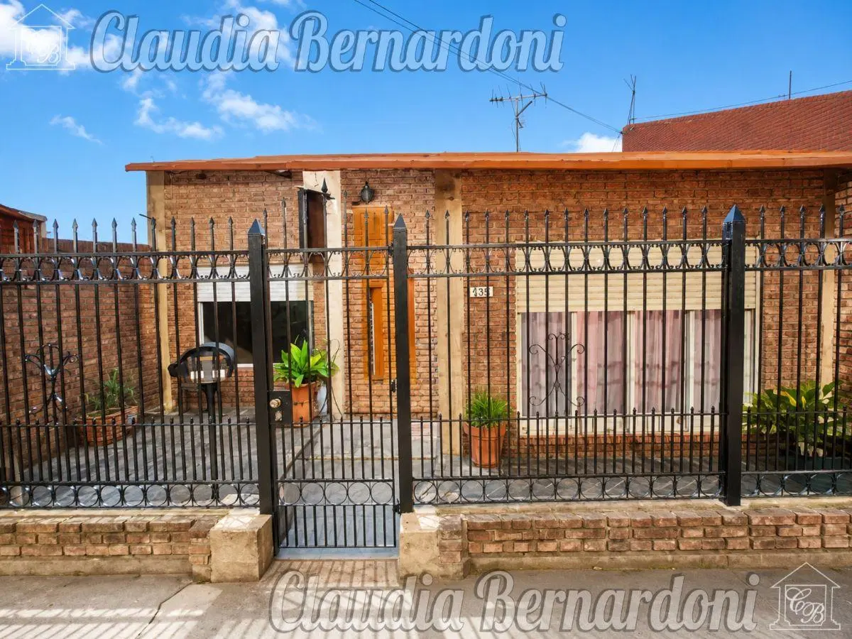 Casas en Moron Sur 3 Dormitorios Jardin Cochera 2
