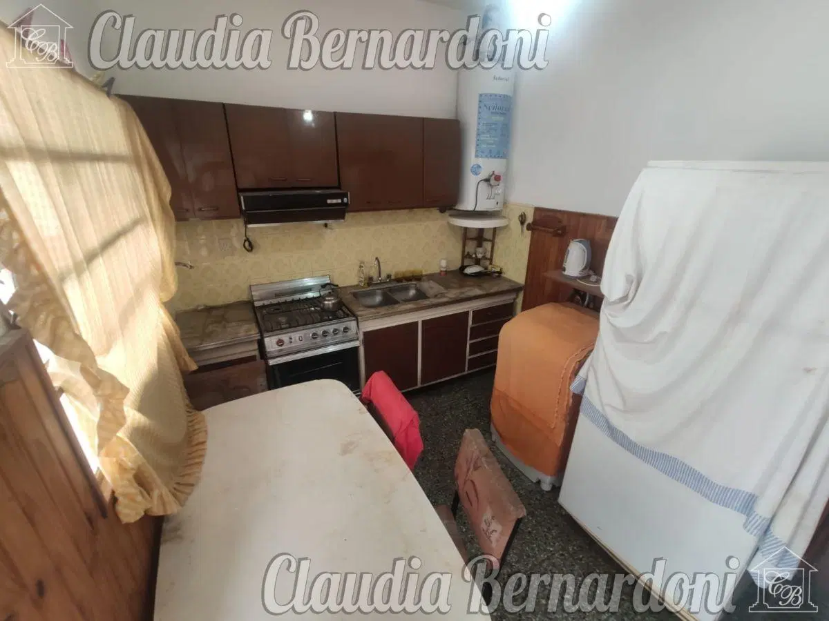 Casa de 200 m², 3 AMBIENTES con PATIO, TERRAZA Y GARAGE en VENTA en Morón 5
