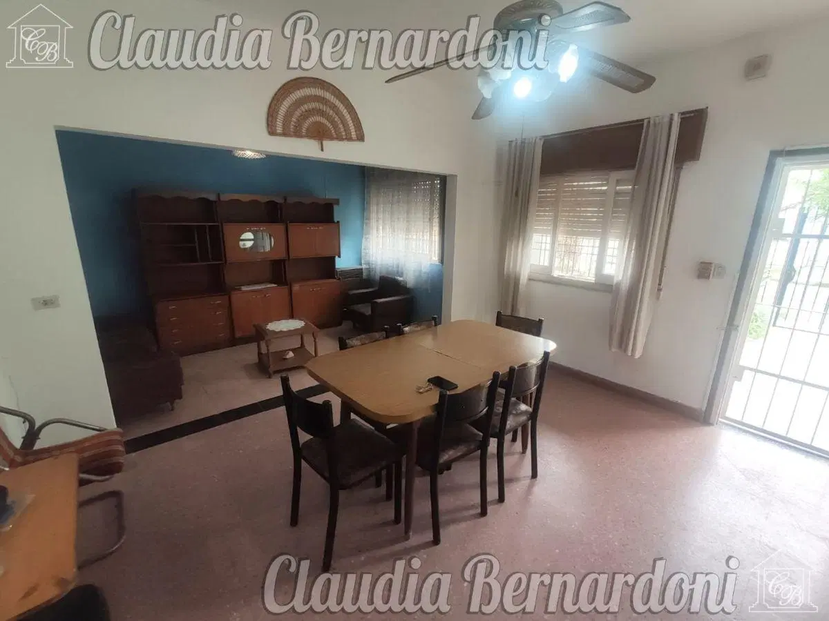 Casa de 200 m², 3 AMBIENTES con PATIO, TERRAZA Y GARAGE en VENTA en Morón 3