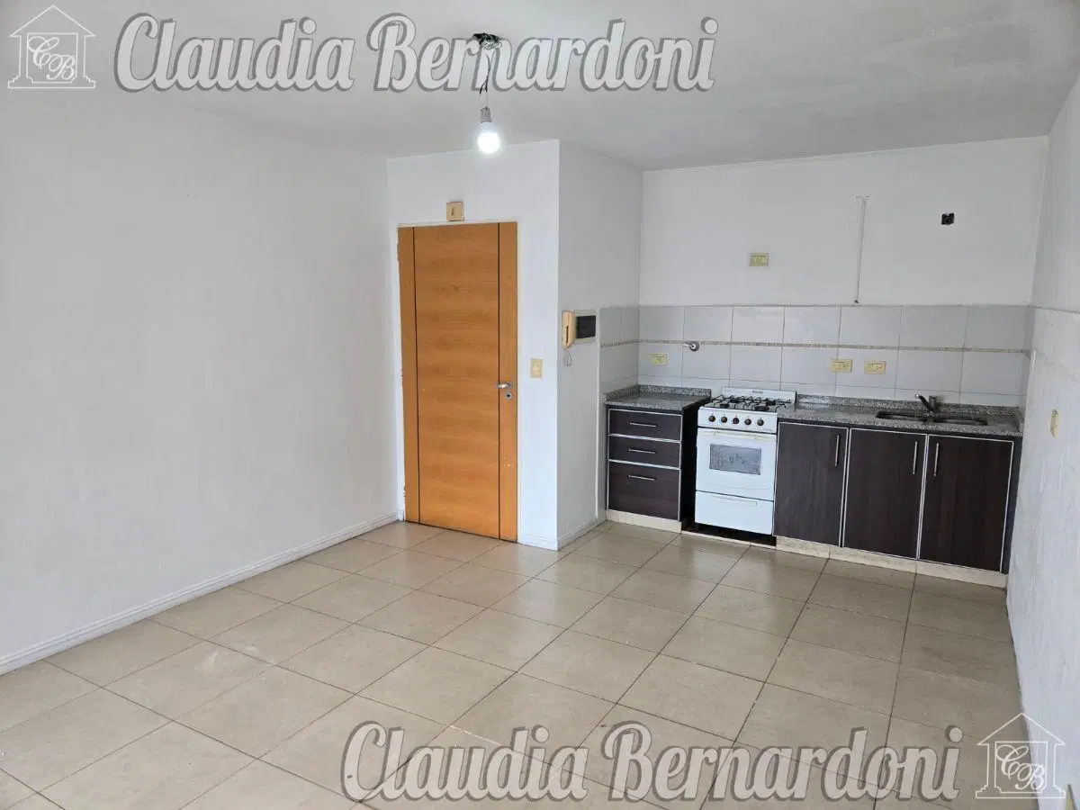 Depto. de 40 m² 2 Ambientes c/Balcón en alquiler en Morón 3