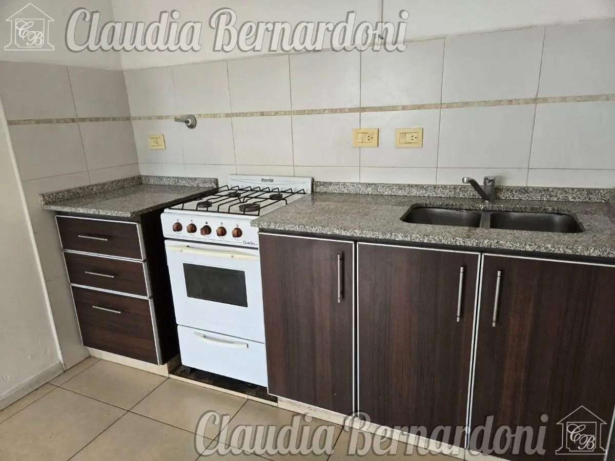 Depto. de 40 m² 2 Ambientes c/Balcón en alquiler en Morón 2