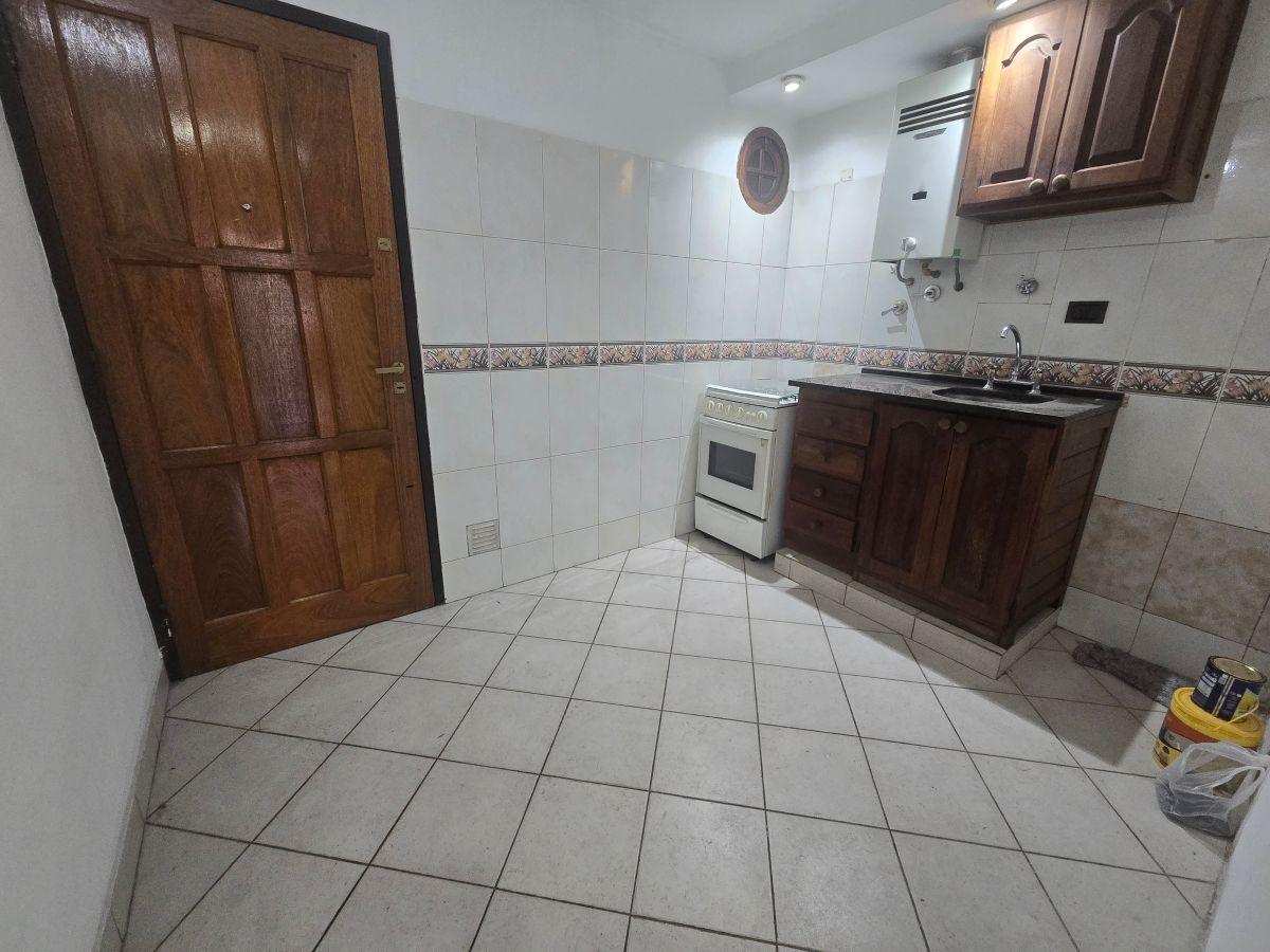 Foto de Departamento 2 Ambientes de 44 m² con balcón en alquiler en Morón. SIN Expensas, imagen 2