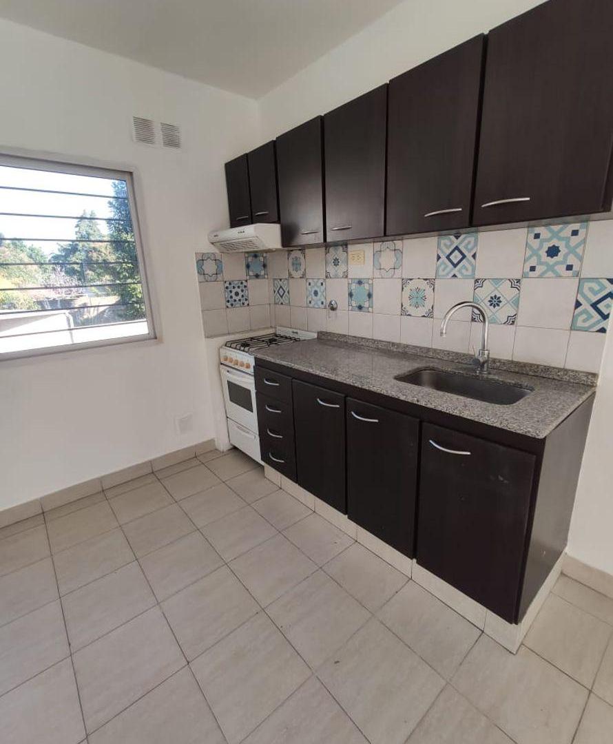 Foto de PH de 85 m², 3 Ambientes con Patio en alquiler en Morón Centro, imagen 1