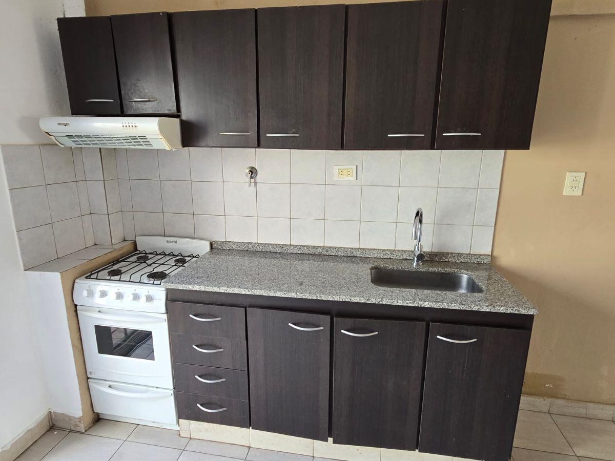 Foto de PH de 75 m², 3 Ambientes c/Patio y Jardin en alquiler en Morón Centro, imagen 2