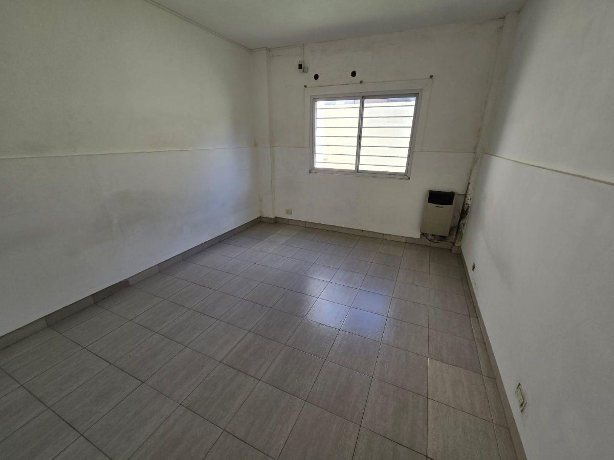 Foto de PH de 75 m², 3 Ambientes c/Patio y Jardin en alquiler en Morón Centro, imagen 3