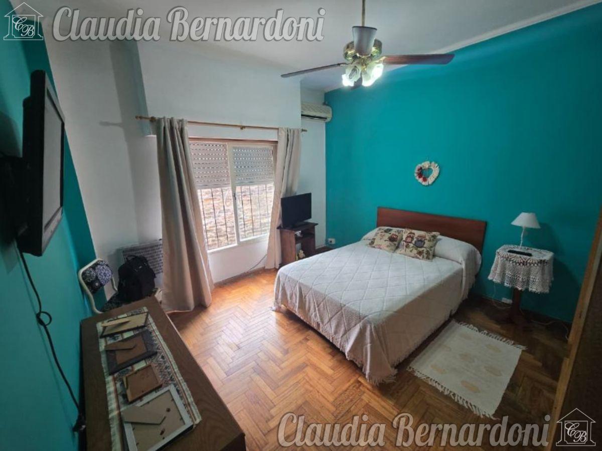 Foto de PH de 160 m² 4 Ambientes con Patio y Jardin en Venta en Castelar, imagen 2
