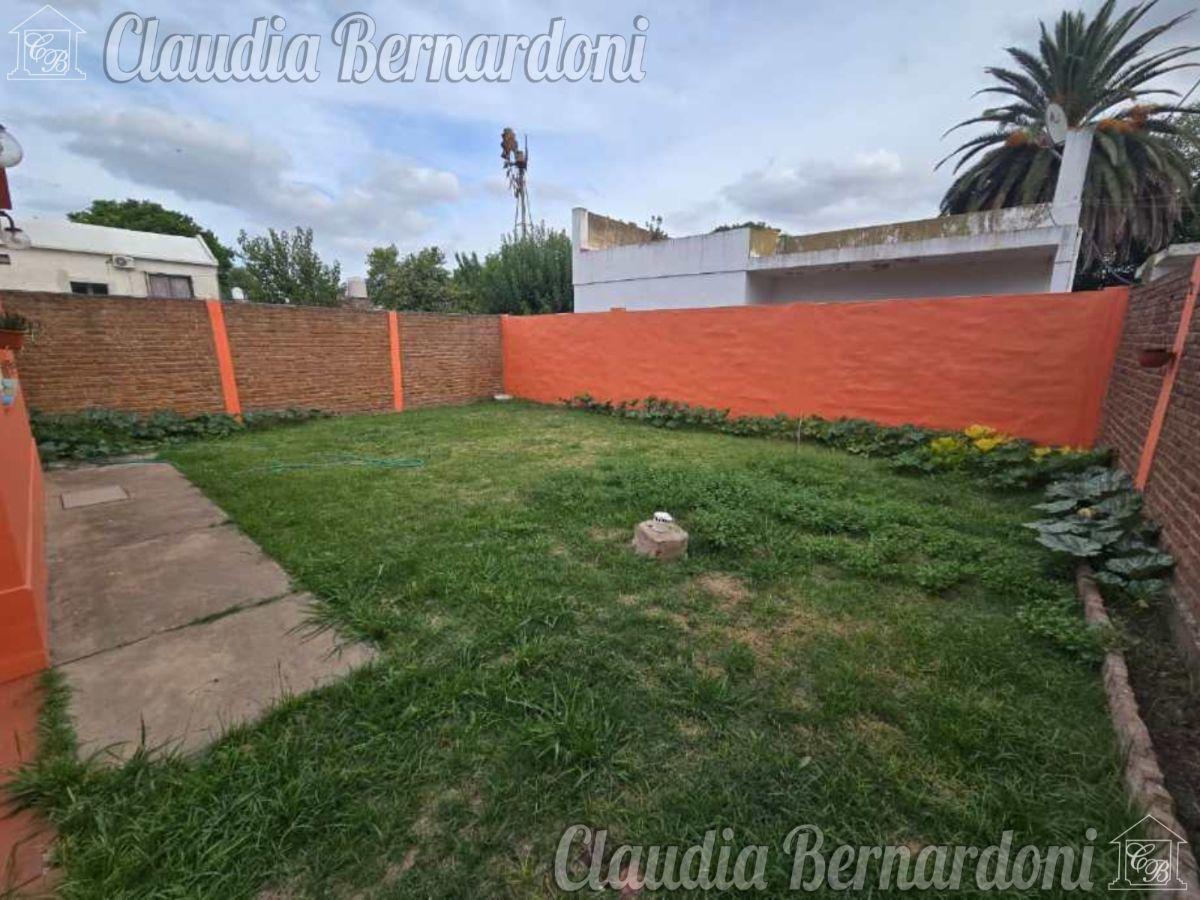 Foto de PH de 160 m² 4 Ambientes con Patio y Jardin en Venta en Castelar, imagen 4