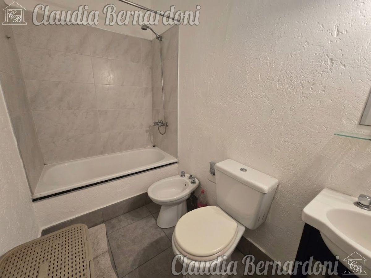 Foto de Monoambiente de 30 m² con Patio en venta en Morón, imagen 4