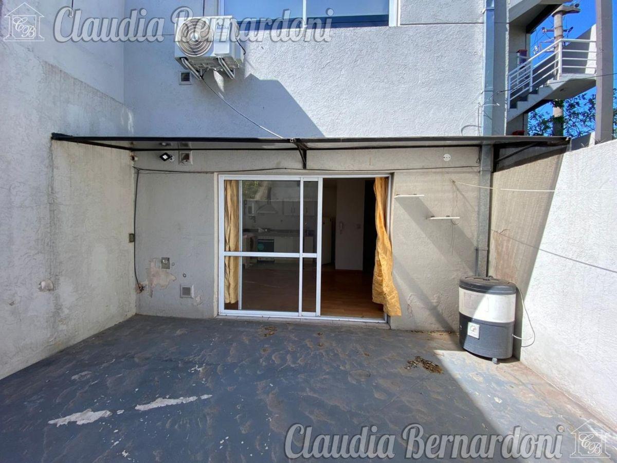 Foto de Monoambiente de 30 m² con Patio en venta en Morón, imagen 3