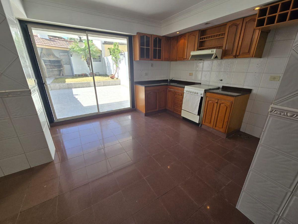 Foto de Casa Luminosa y Moderna en Moron centro con Cochera Patio, imagen 5